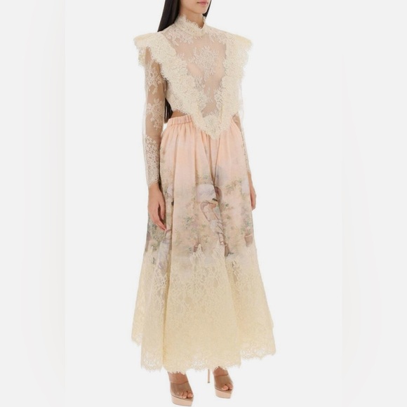 🌸AVAILABLE FOR HIRE🌸 Runway Luminosity Lyrical Corded Lace Gown - Picture 10 of 16